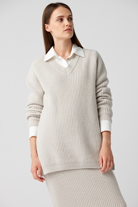 Sweter z kaszmirem i wełną merynosową dekolt w szpic beż