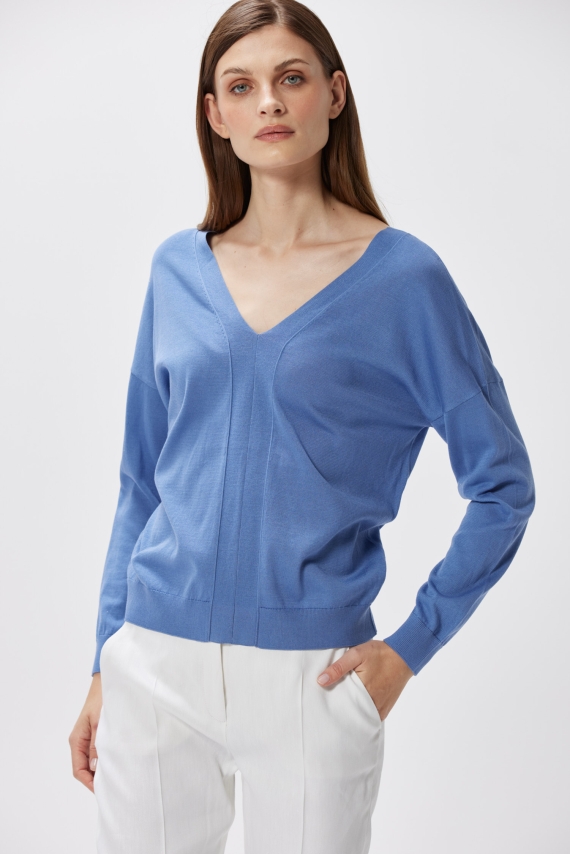 Błękitna bluzka z dekoltem w szpic